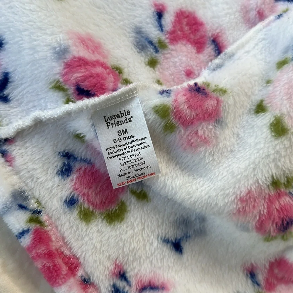 Bundle of two baby girl bath robes size 0-9 months. GREAT CONDITION, very soft.